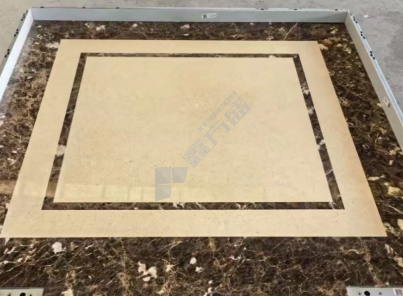 客梯石材地砖 140cm*（135+8）cm