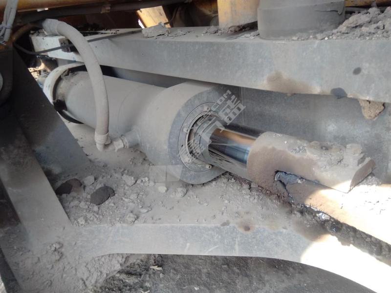 #转向油缸 ZM3B18ZX9YT008