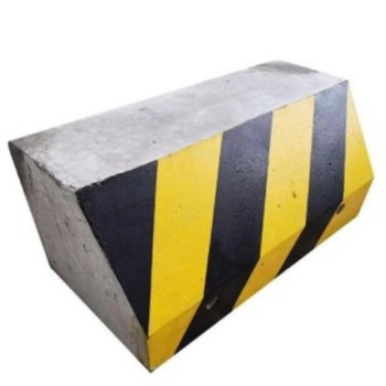#远望水泥墩 长1M 高1.2M 上宽0.2M 下宽0.5M 840公斤