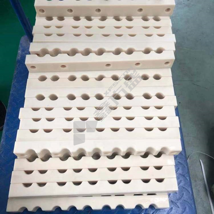 #沪洋V11机舱尼龙板（80.08.01504） 320*140*20