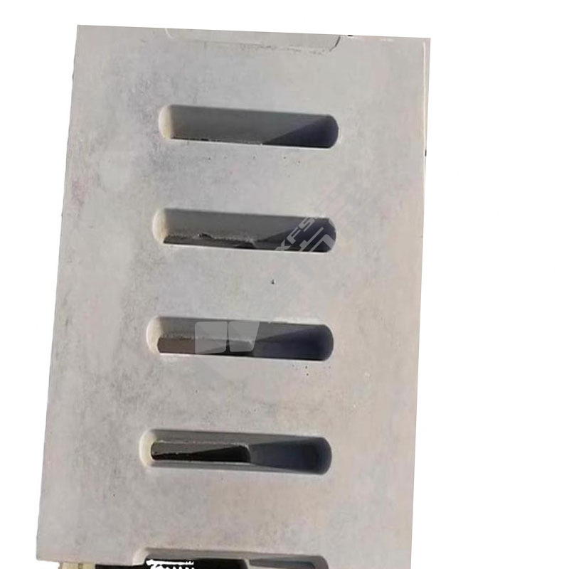 1-12劳务一处负二层水泥井盖 1335*3070*45mm/300kg